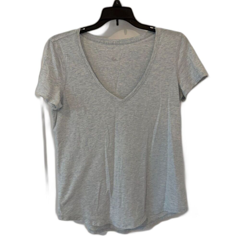 Lululemon V-Neck Tee – No Size Tag